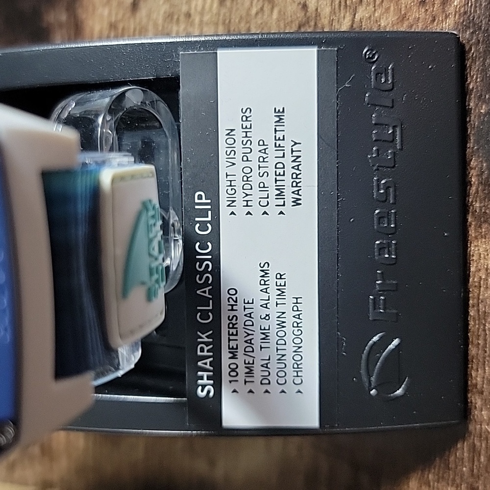Shark Watch In Original Box - Picture 5 of 7